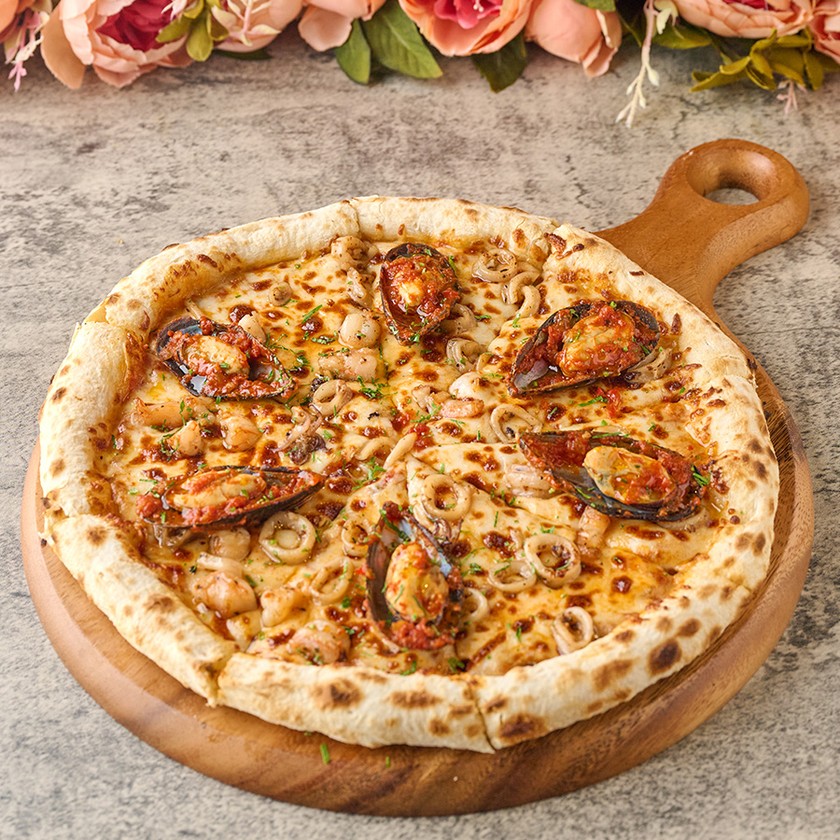 Captain’s Seafood Pizza
